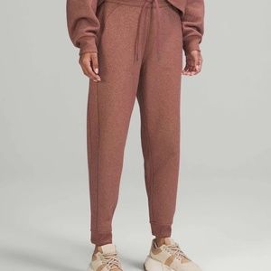 NWT Lululemon Scuba High Rise Jogger - 0/Zero